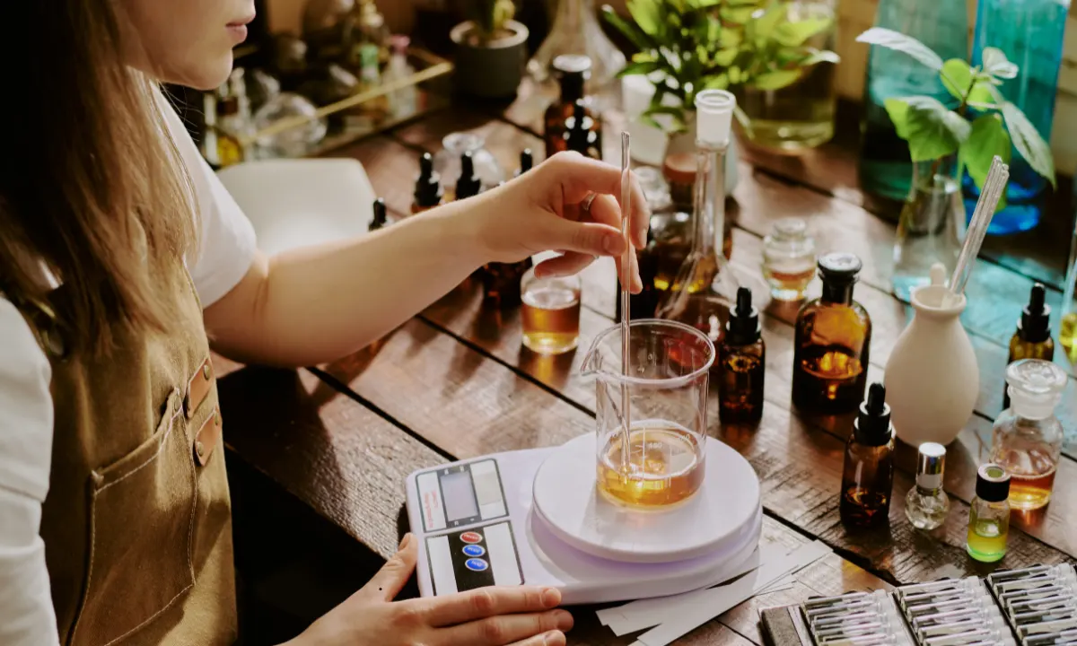 Best Smelling Essential Oil Blends Used in Luxury Perfumes